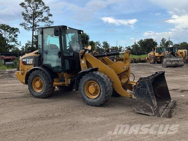 CAT 906M Iekrāvēji uz riteņiem