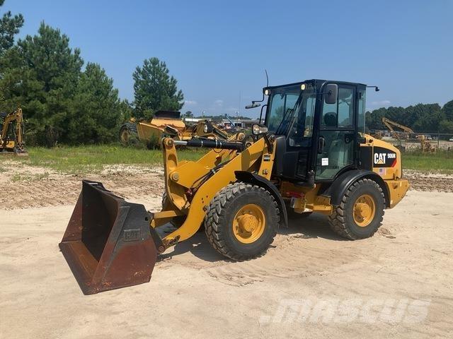 CAT 906M Iekrāvēji uz riteņiem