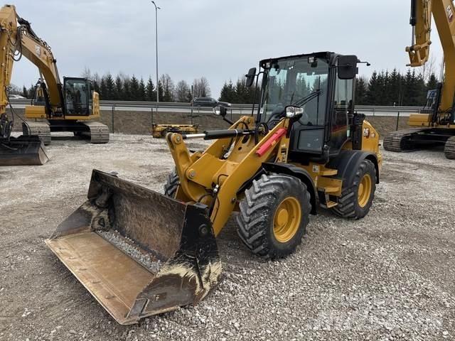 CAT 908 Iekrāvēji uz riteņiem