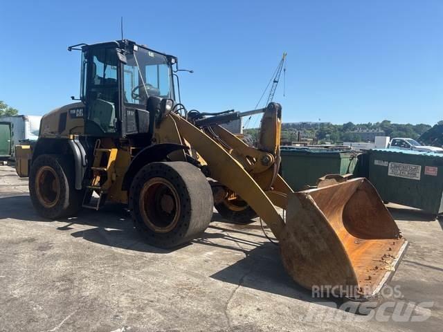 CAT 910K Iekrāvēji uz riteņiem