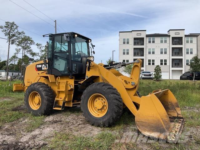 CAT 910M Iekrāvēji uz riteņiem