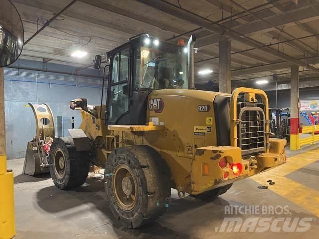 CAT 920 Iekrāvēji uz riteņiem