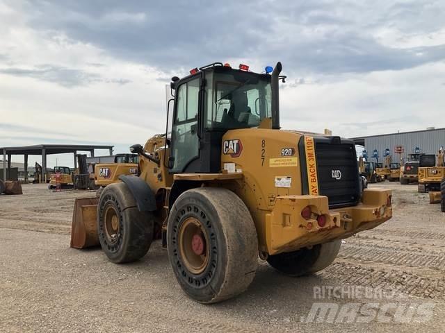 CAT 920 Iekrāvēji uz riteņiem