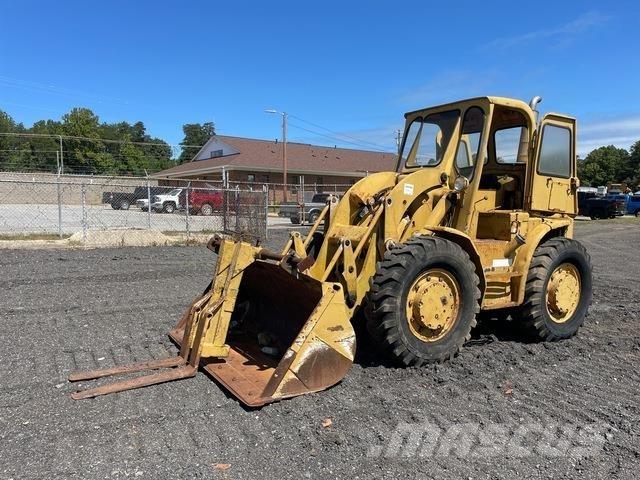 CAT 922 Iekrāvēji uz riteņiem