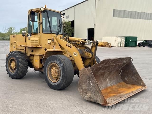 CAT 926 Iekrāvēji uz riteņiem