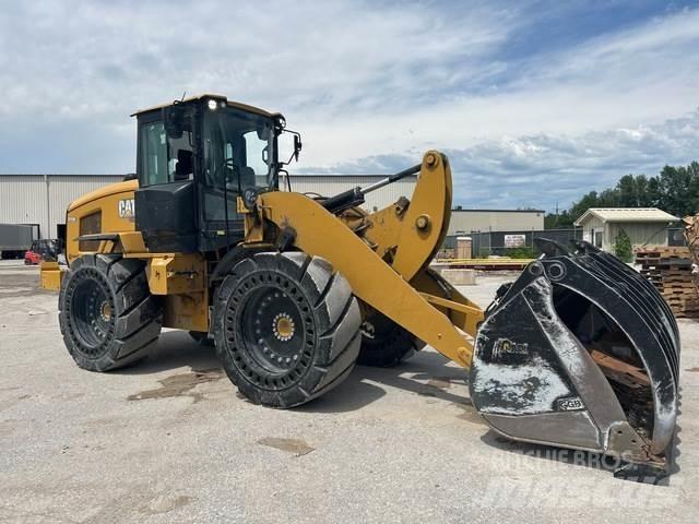 CAT 926 Iekrāvēji uz riteņiem