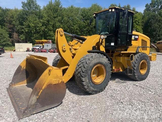 CAT 926M Iekrāvēji uz riteņiem