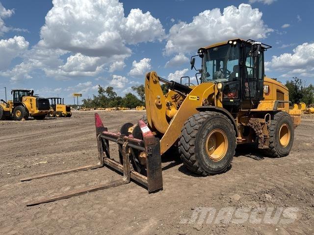 CAT 930M Iekrāvēji uz riteņiem