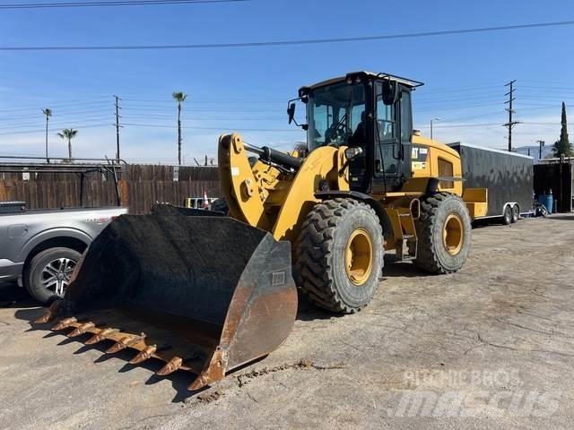 CAT 938M Iekrāvēji uz riteņiem