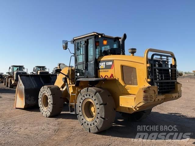 CAT 938M Iekrāvēji uz riteņiem