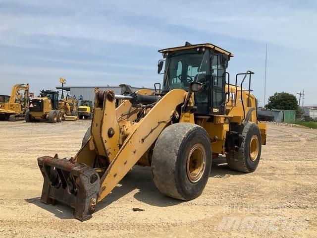 CAT 950M Iekrāvēji uz riteņiem