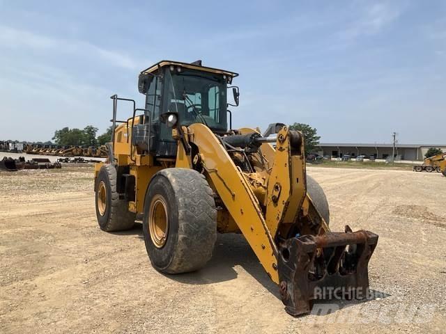 CAT 950M Iekrāvēji uz riteņiem