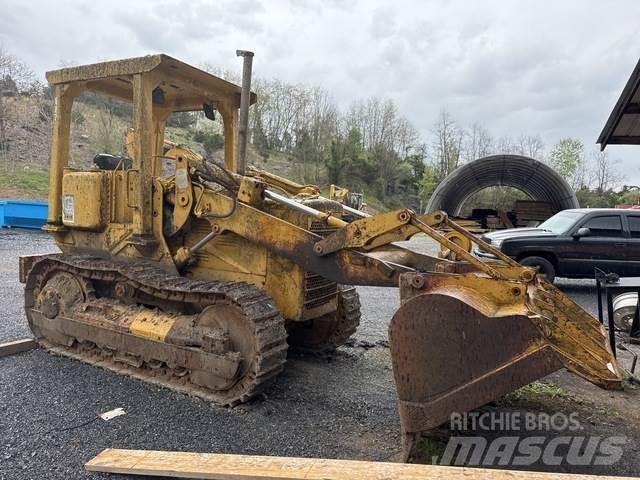CAT 951C Kāpurķēžu iekrāvēji