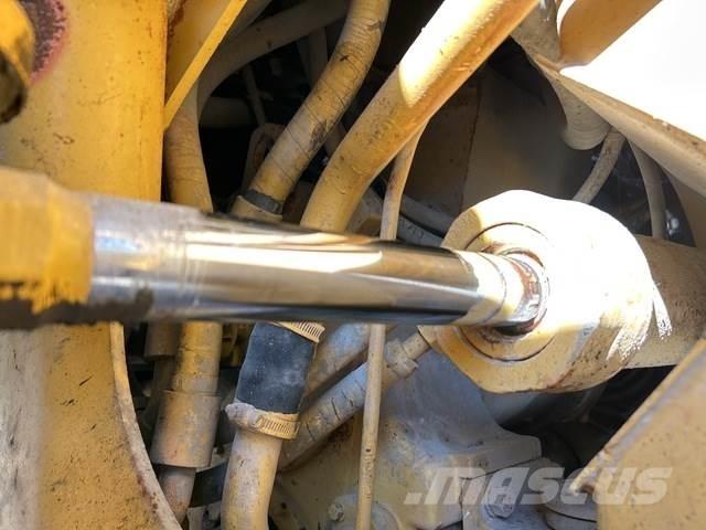 CAT 960 Iekrāvēji uz riteņiem