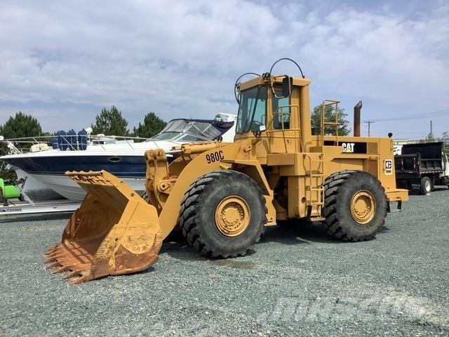 CAT 980 Iekrāvēji uz riteņiem