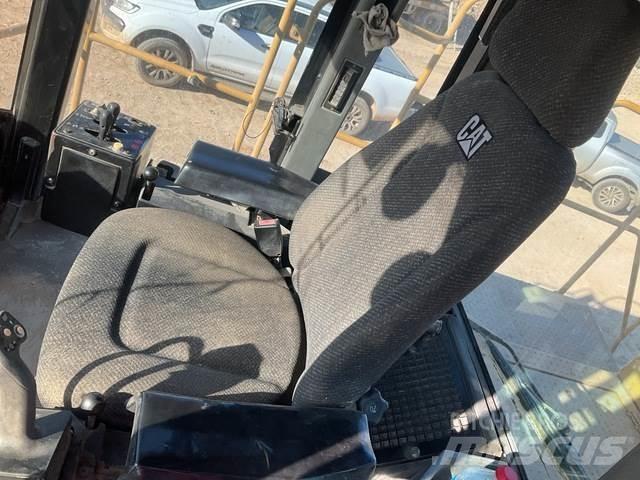 CAT 988G Iekrāvēji uz riteņiem