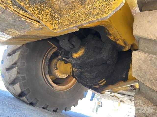 CAT 988G Iekrāvēji uz riteņiem