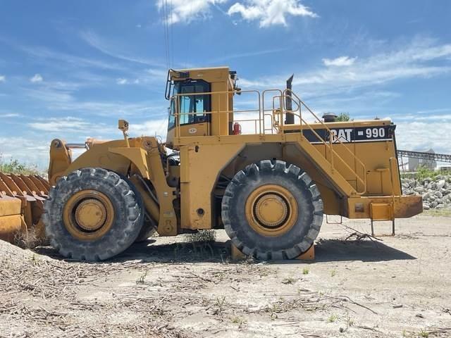 CAT 990 Iekrāvēji uz riteņiem
