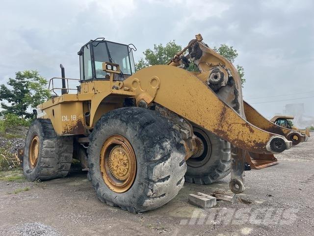 CAT 990 Iekrāvēji uz riteņiem