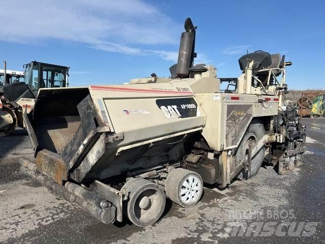 CAT AP1000D Asfalta klājēji