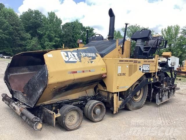 CAT AP1000E Asfalta klājēji