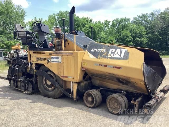 CAT AP1000E Asfalta klājēji