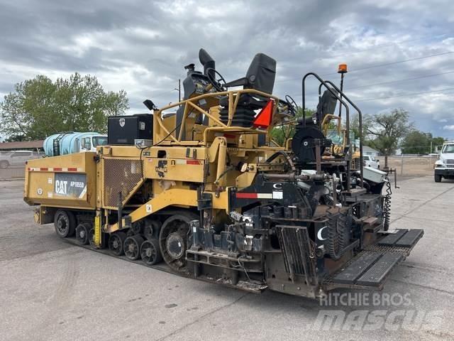 CAT AP1055D Asfalta klājēji