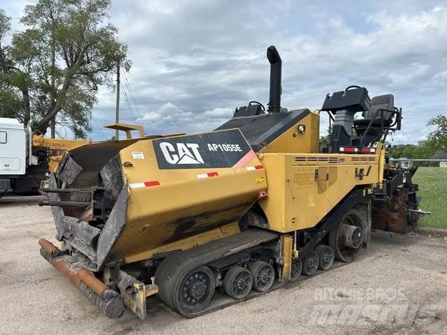 CAT AP1055E Asfalta klājēji