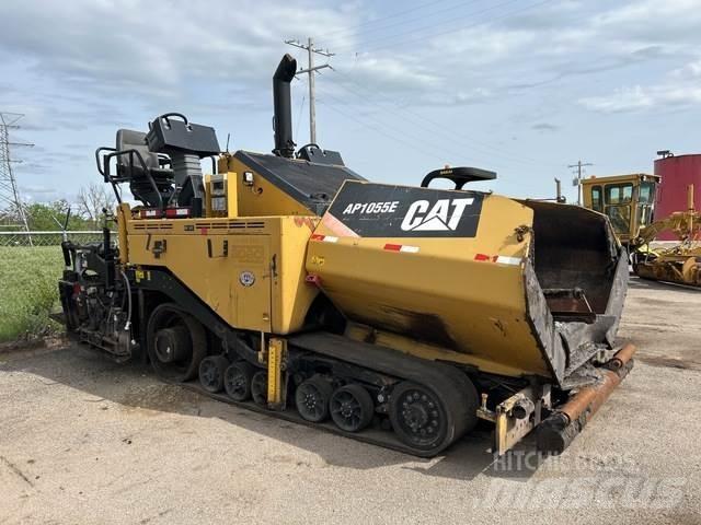 CAT AP1055E Asfalta klājēji