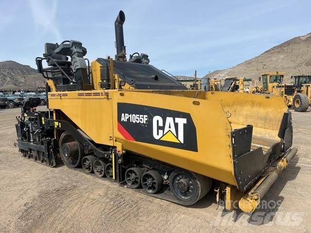 CAT AP1055F Asfalta klājēji
