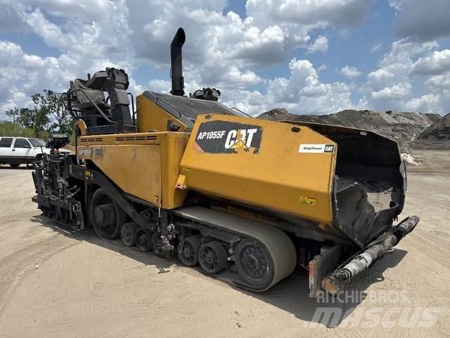 CAT AP1055F Asfalta klājēji