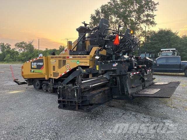 CAT AP1055F Asfalta klājēji