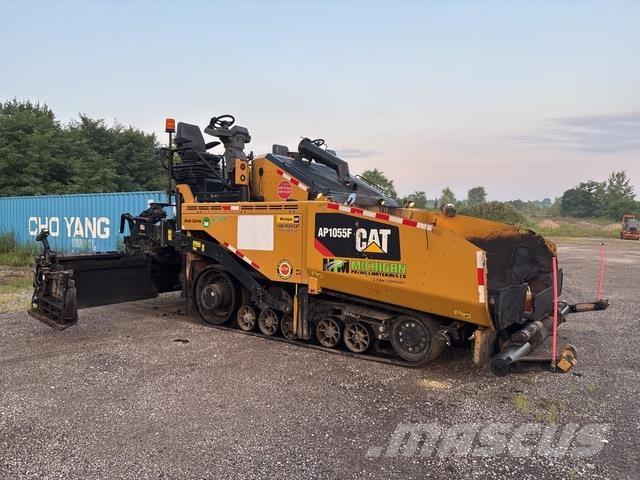 CAT AP1055F Asfalta klājēji