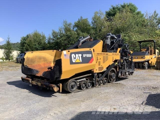 CAT AP1055F Asfalta klājēji