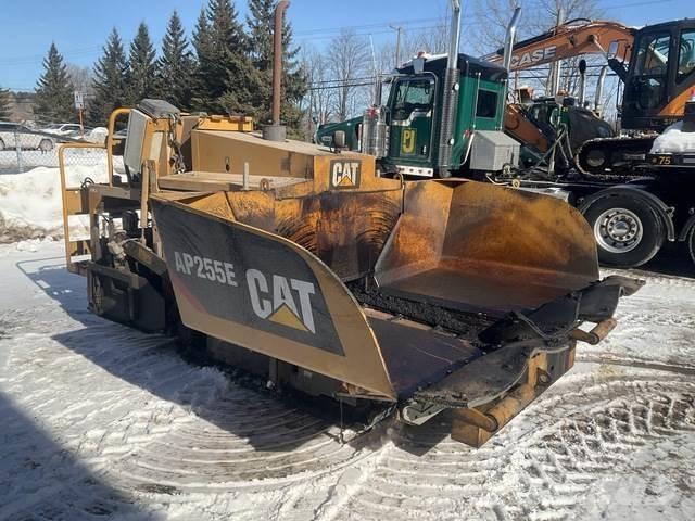 CAT AP255E Asfalta klājēji