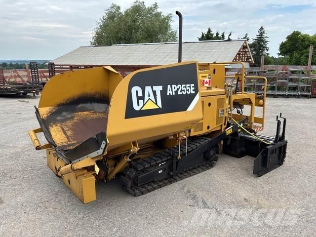 CAT AP255E Asfalta klājēji