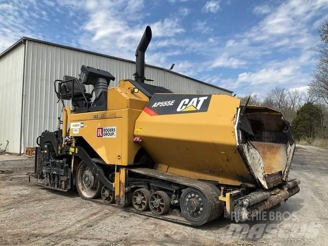 CAT AP555E Asfalta klājēji
