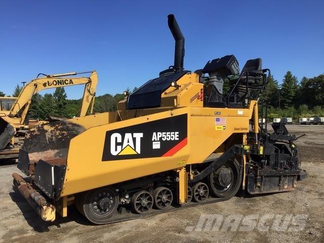 CAT AP555E Asfalta klājēji