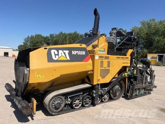 CAT AP555F Asfalta klājēji