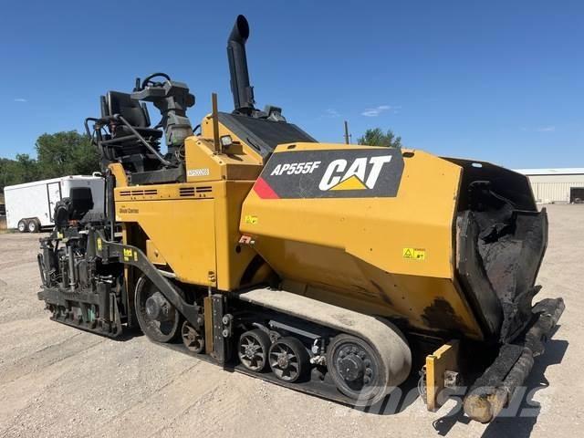 CAT AP555F Asfalta klājēji