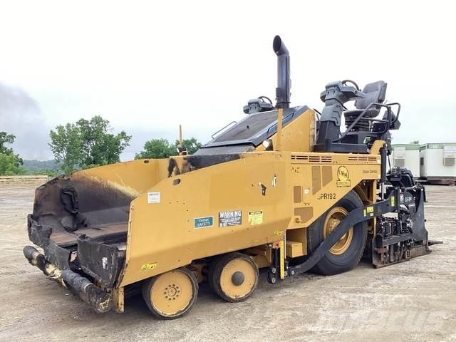 CAT AP600F Asfalta klājēji