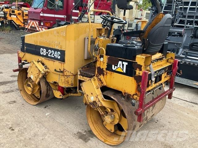 CAT CB-224C Divvalču grunts veltņi
