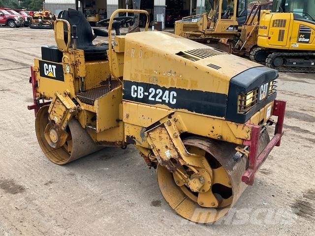 CAT CB-224C Divvalču grunts veltņi