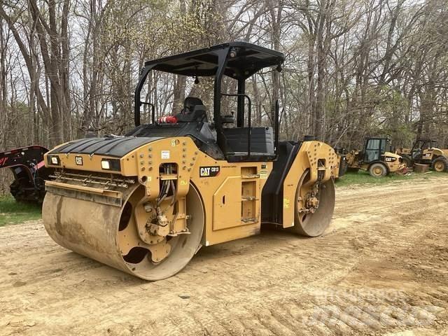 CAT CB13 Divvalču grunts veltņi