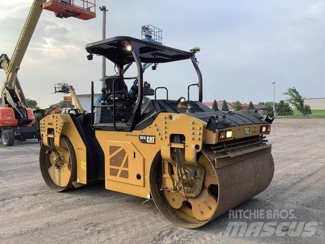 CAT CB16 Divvalču grunts veltņi