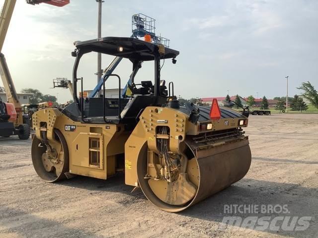 CAT CB16 Divvalču grunts veltņi
