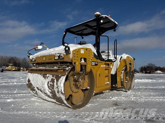 CAT CB16 Divvalču grunts veltņi