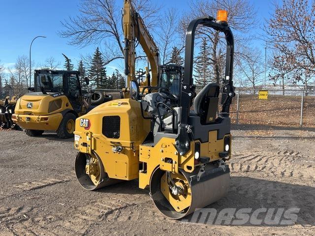 CAT CB2.5 Divvalču grunts veltņi