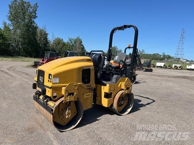 CAT CB2.7 Divvalču grunts veltņi