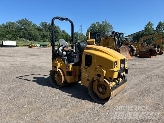 CAT CB2.7 Divvalču grunts veltņi